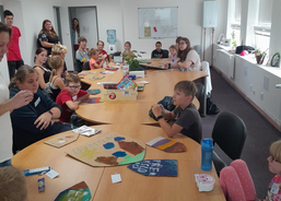 na základně Charity